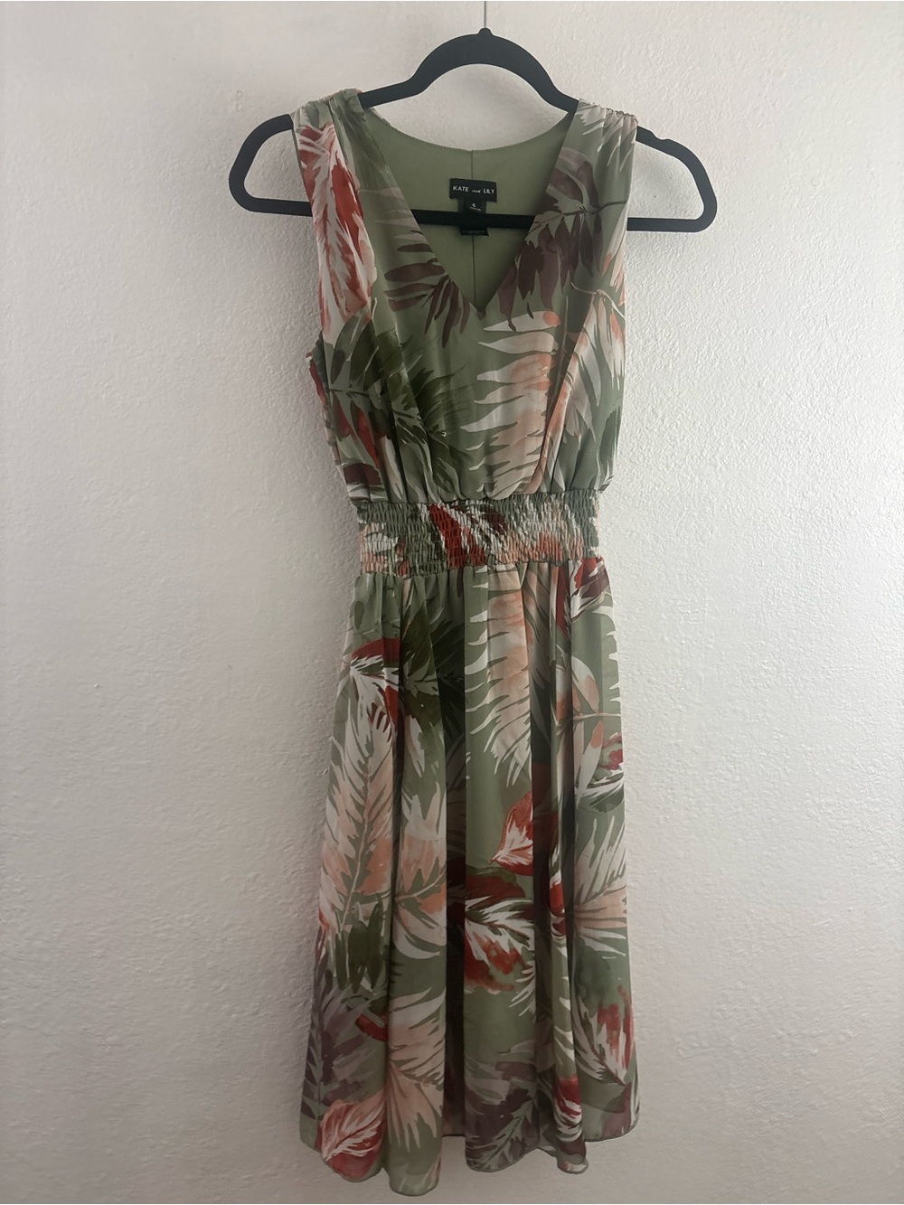 Kate & Lily sleeveless palm leaf print maxi dress with a smocked waist size 6